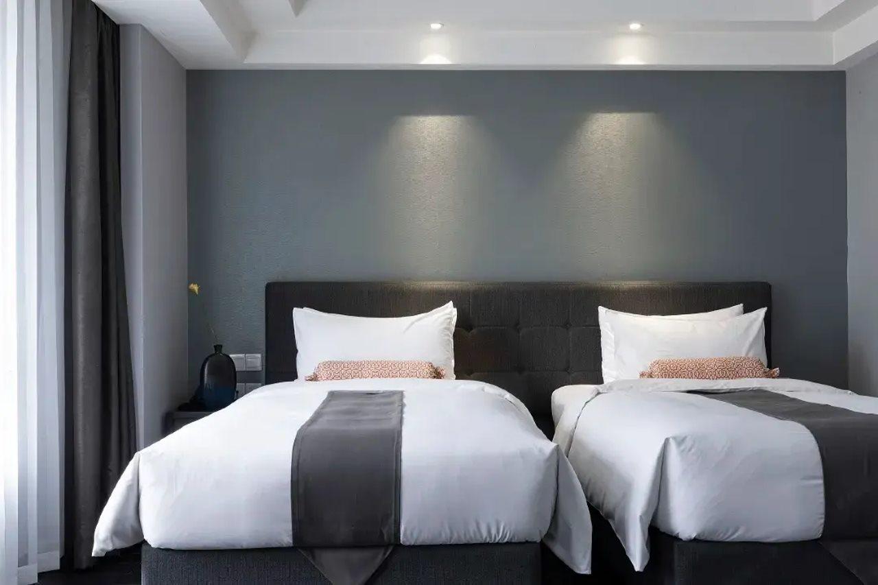 Holz Hotel Shenyang Buitenkant foto