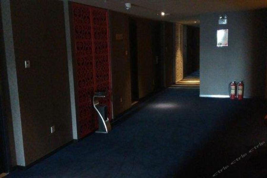 Holz Hotel Shenyang Buitenkant foto