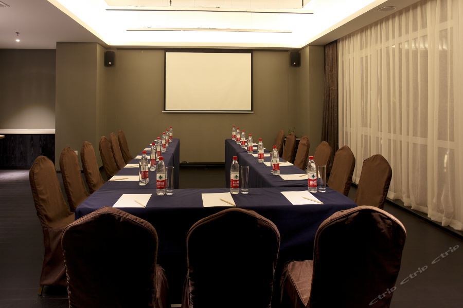 Holz Hotel Shenyang Buitenkant foto
